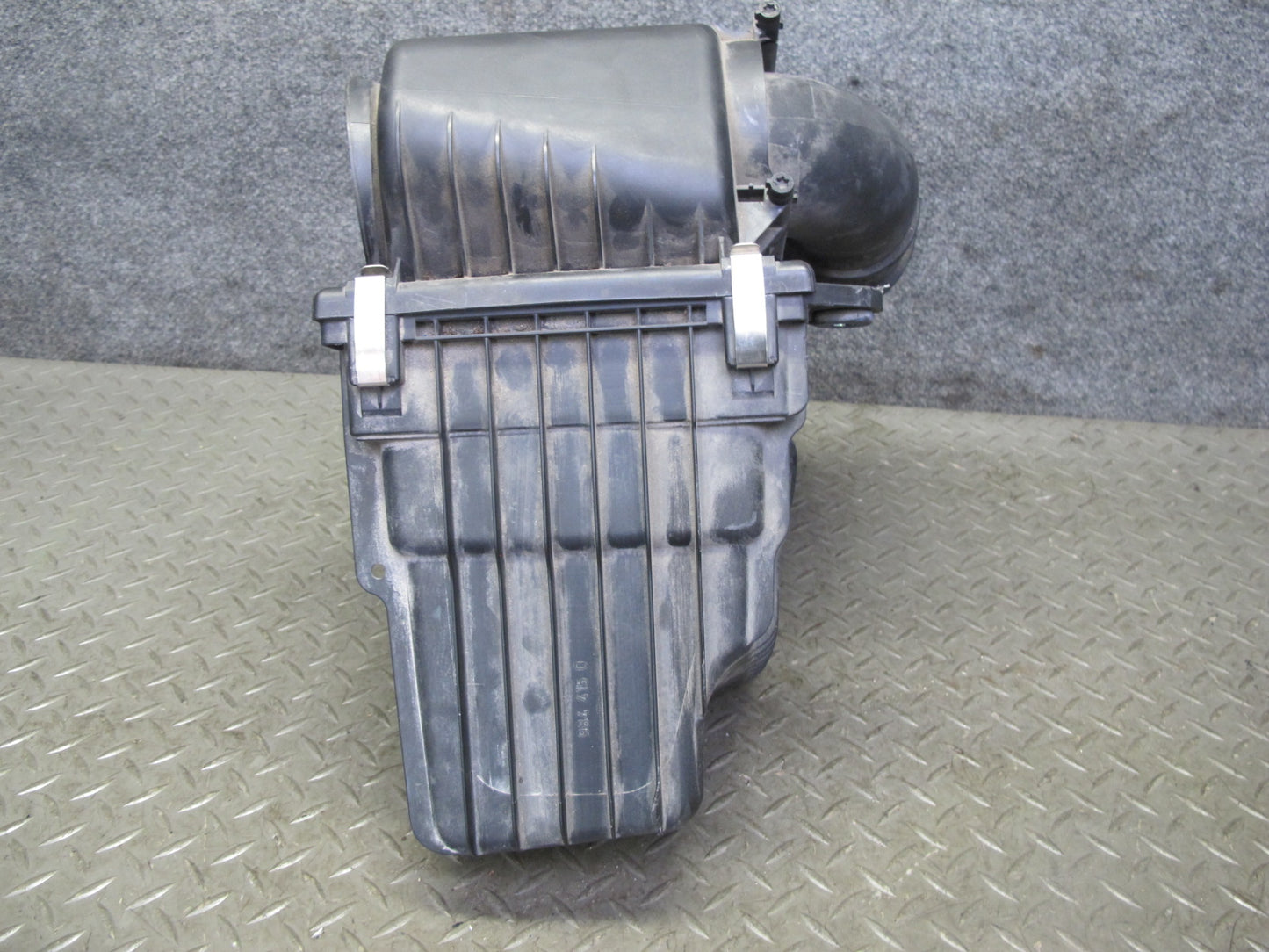 2003-2006 Porsche Cayenne 955 Turbo Right Air Intake Cleaner Filter Box w Sensor