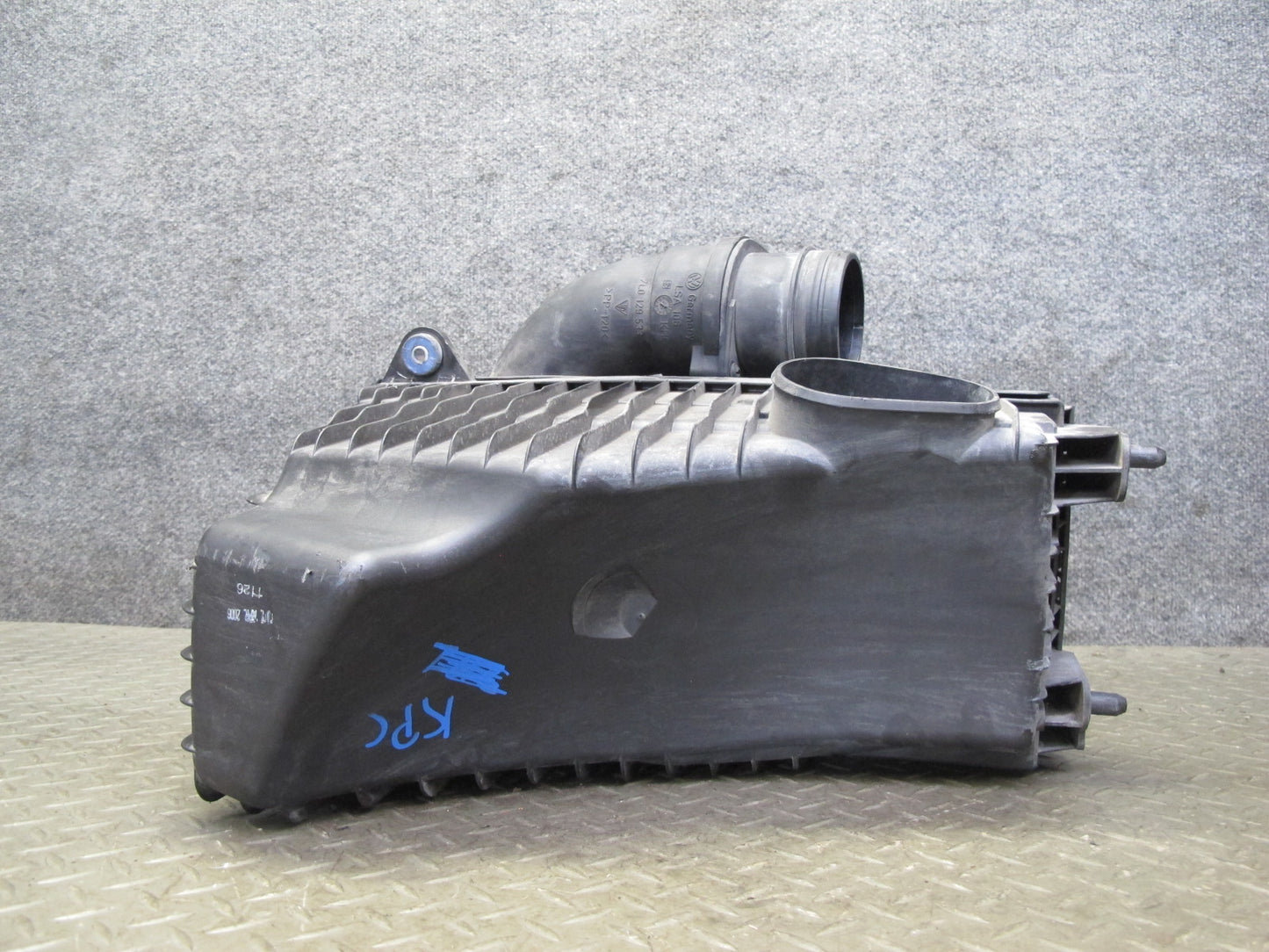 2003-2006 Porsche Cayenne 955 Turbo Right Air Intake Cleaner Filter Box w Sensor