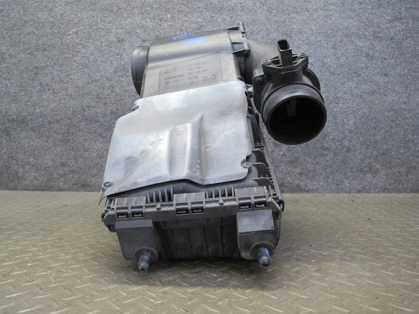 2003-2006 Porsche Cayenne 955 Turbo Left Air Intake Cleaner Filter Box w Sensor