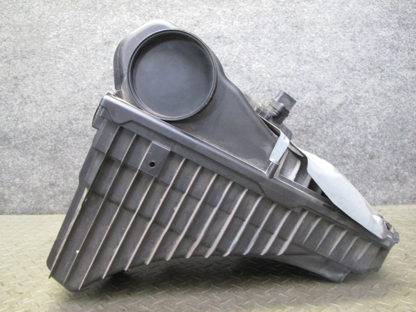 2003-2006 Porsche Cayenne 955 Turbo Left Air Intake Cleaner Filter Box w Sensor