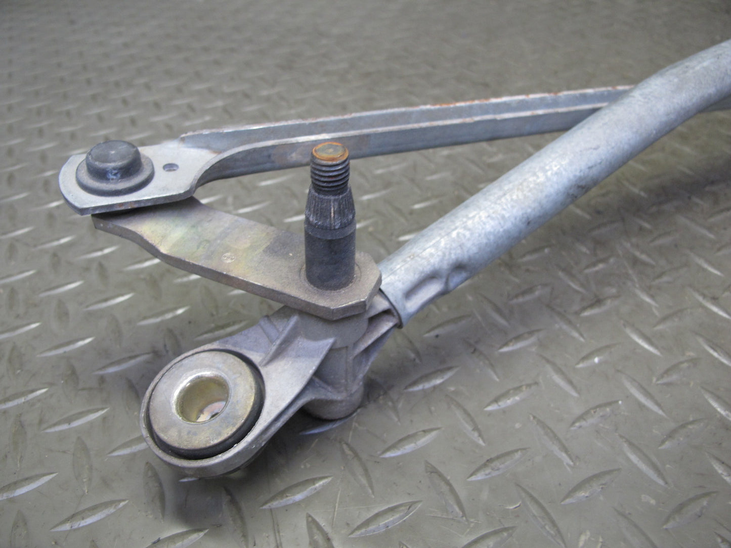 2003-2010 Porsche Cayenne 955 Windshield Wiper Transmission Linkage w Motor