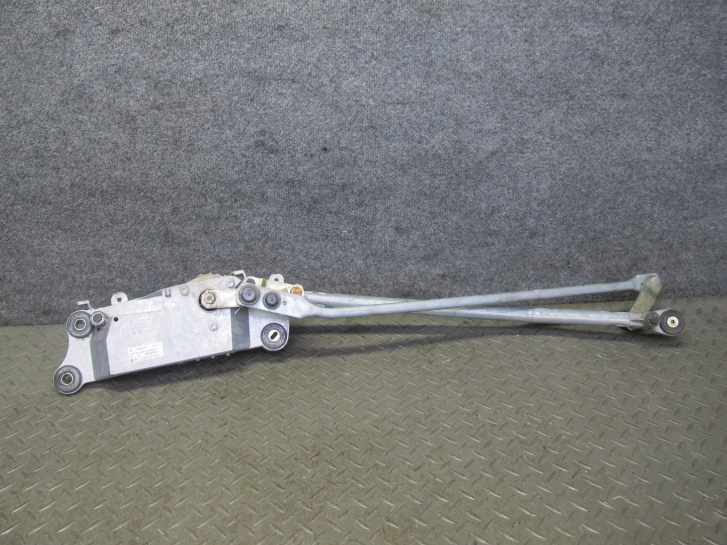 2003-2010 Porsche Cayenne 955 Windshield Wiper Transmission Linkage w Motor
