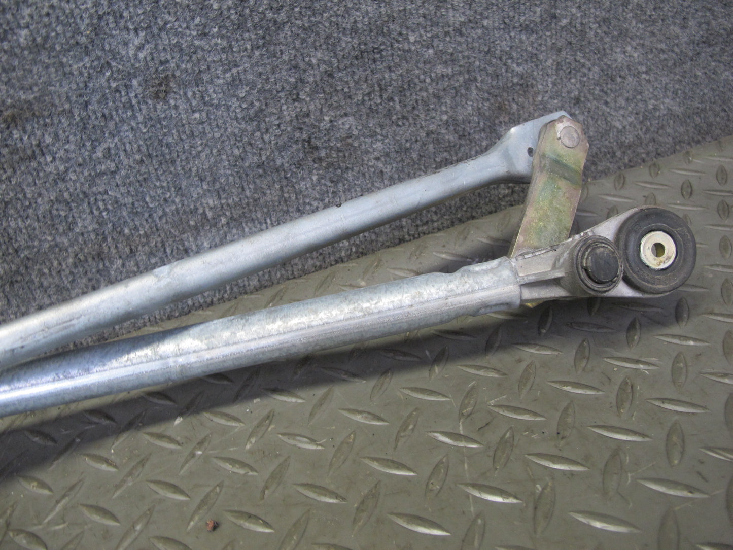 2003-2010 Porsche Cayenne 955 Windshield Wiper Transmission Linkage w Motor