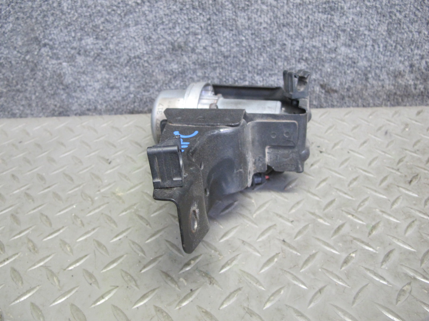2003-2006 Porsche Cayenne 955 4.5L Vacuum Brake Booster Pump 7L5927317