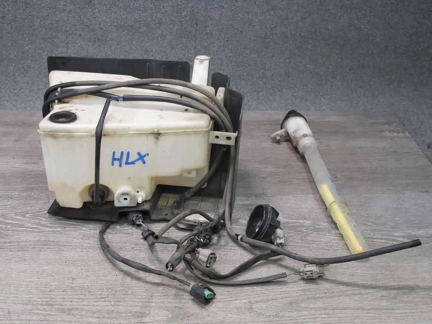 1998-2007 Lexus UZJ100L LX470 Windshield Washer Fluid Reservoir Tank Neck Pump