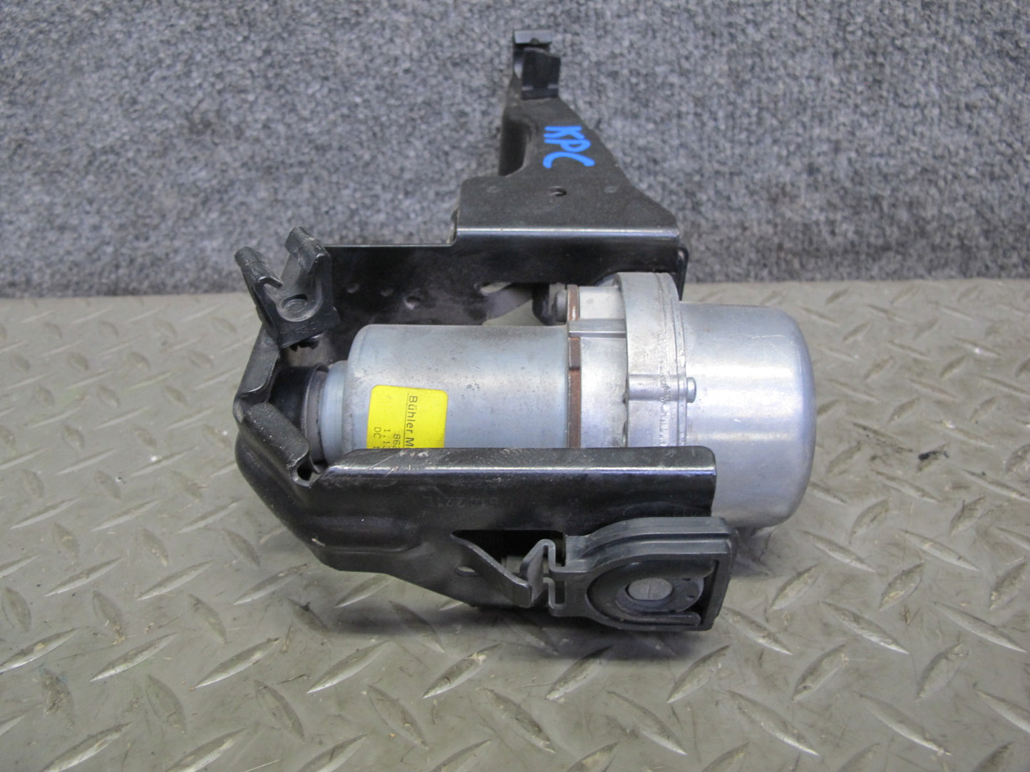 2003-2006 Porsche Cayenne 955 4.5L Vacuum Brake Booster Pump 7L5927317