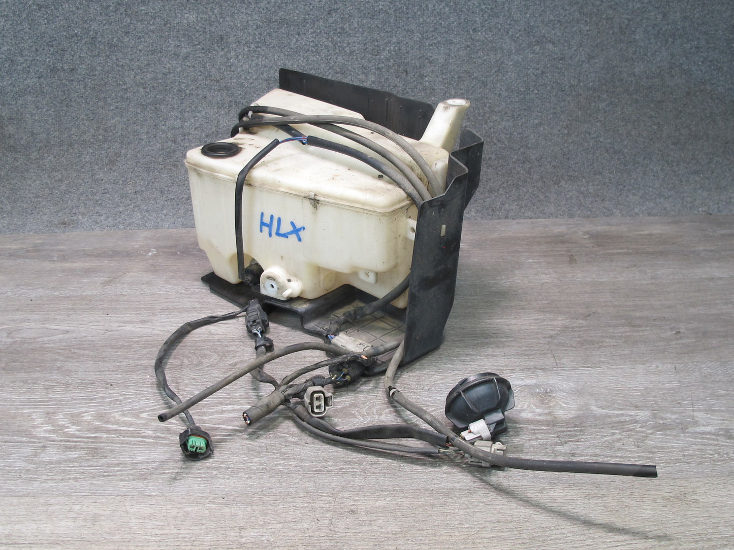1998-2007 Lexus UZJ100L LX470 Windshield Washer Fluid Reservoir Tank Neck Pump