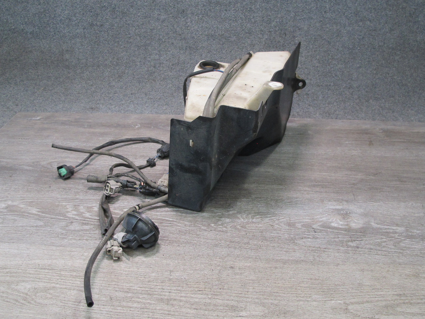 1998-2007 Lexus UZJ100L LX470 Windshield Washer Fluid Reservoir Tank Neck Pump