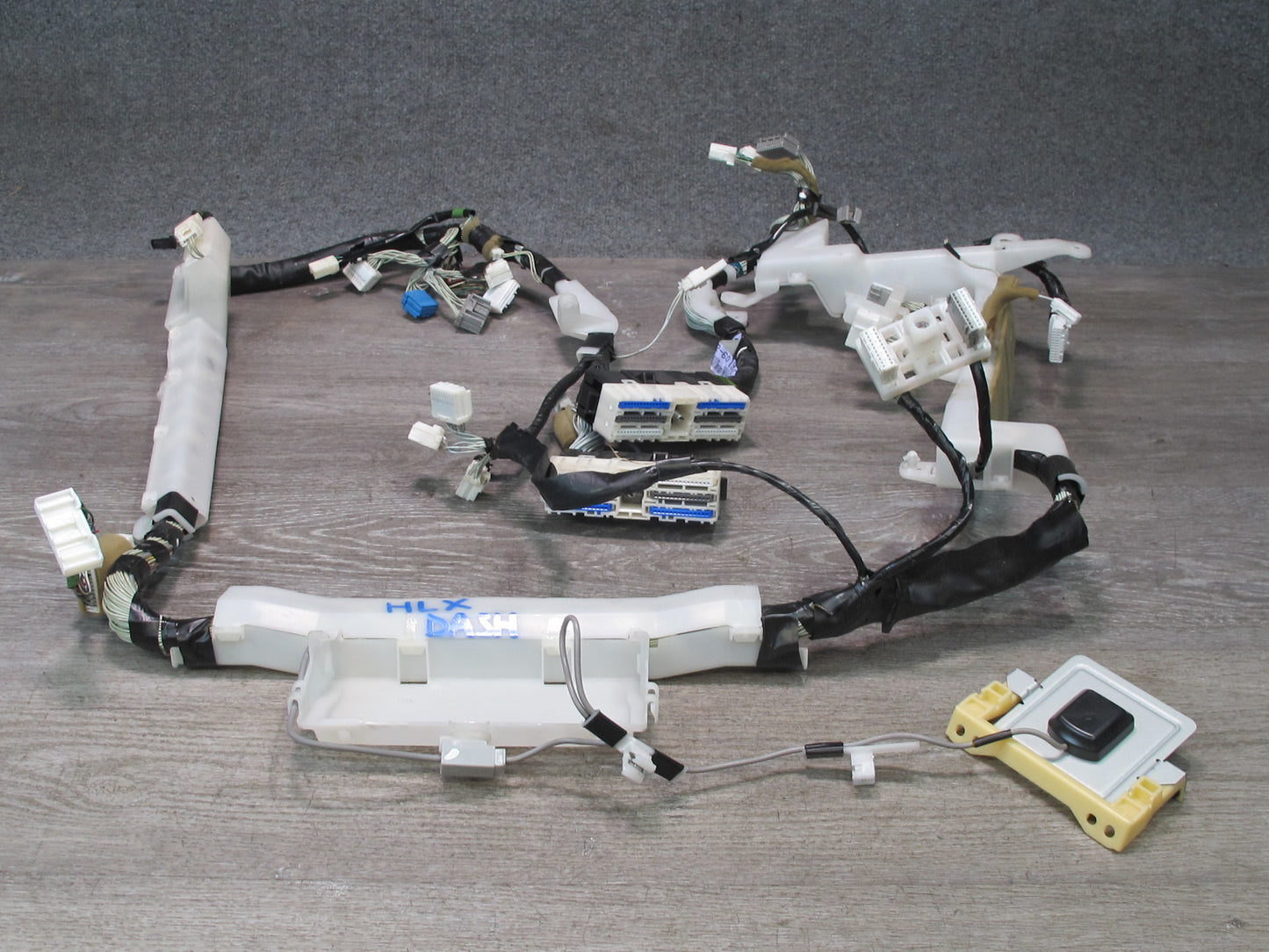 2003-2007 Lexus UZJ100L LX470 Dash Wire Wiring Harness w Antenna