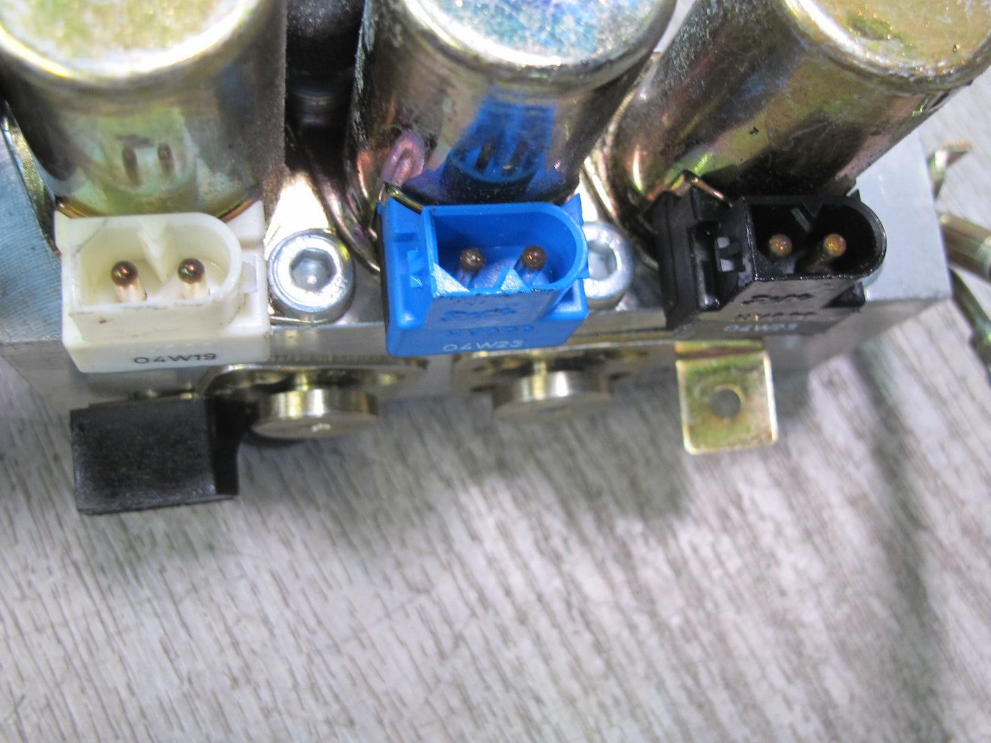 01-06 BMW E46 3-SERIES Convertible TOP Roof Hydraulic Valve Control Block OEM