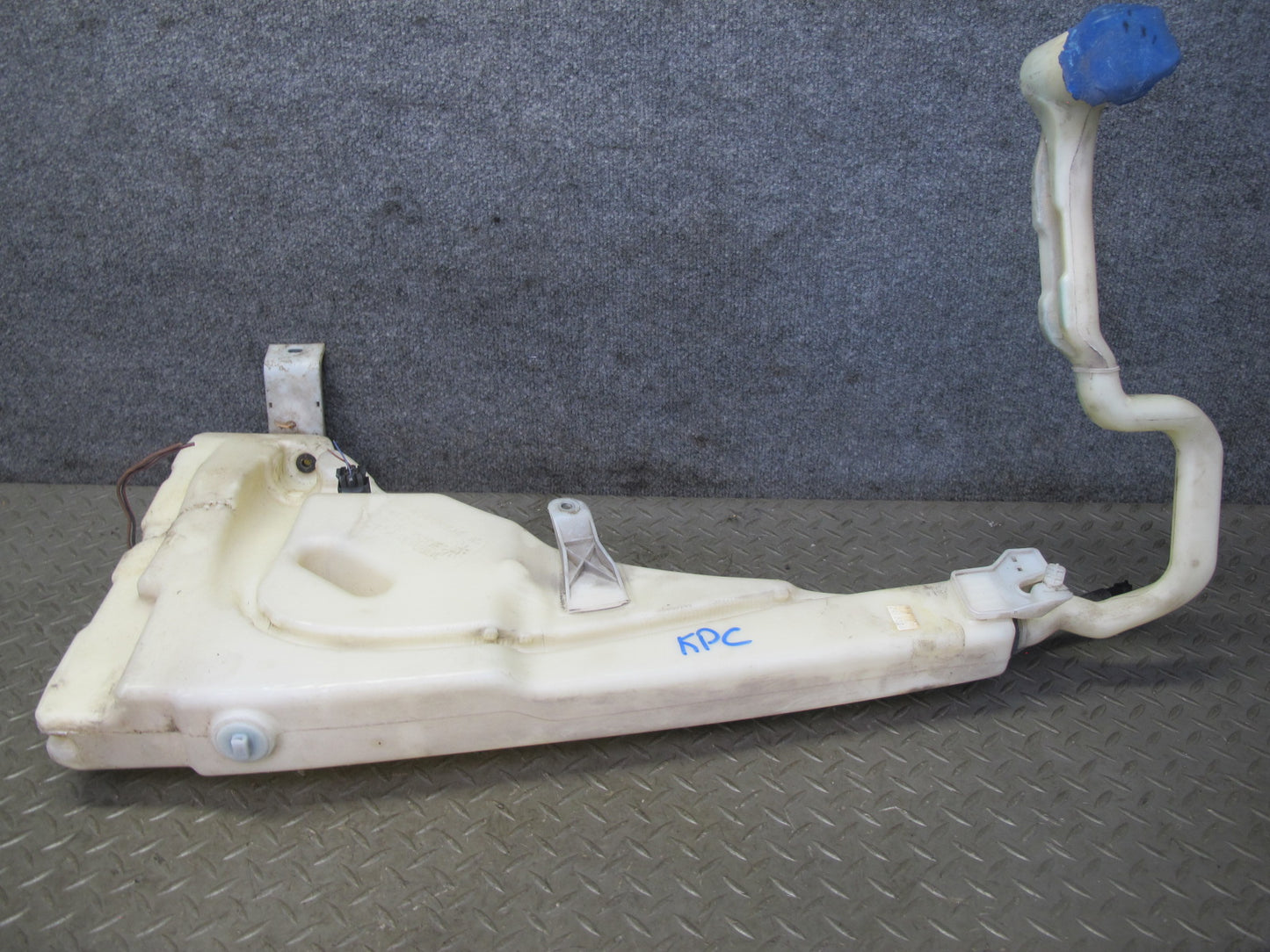 2003-2010 Porsche Cayenne 955 Windshield Washer Fluid Reservoir Tank w Pump