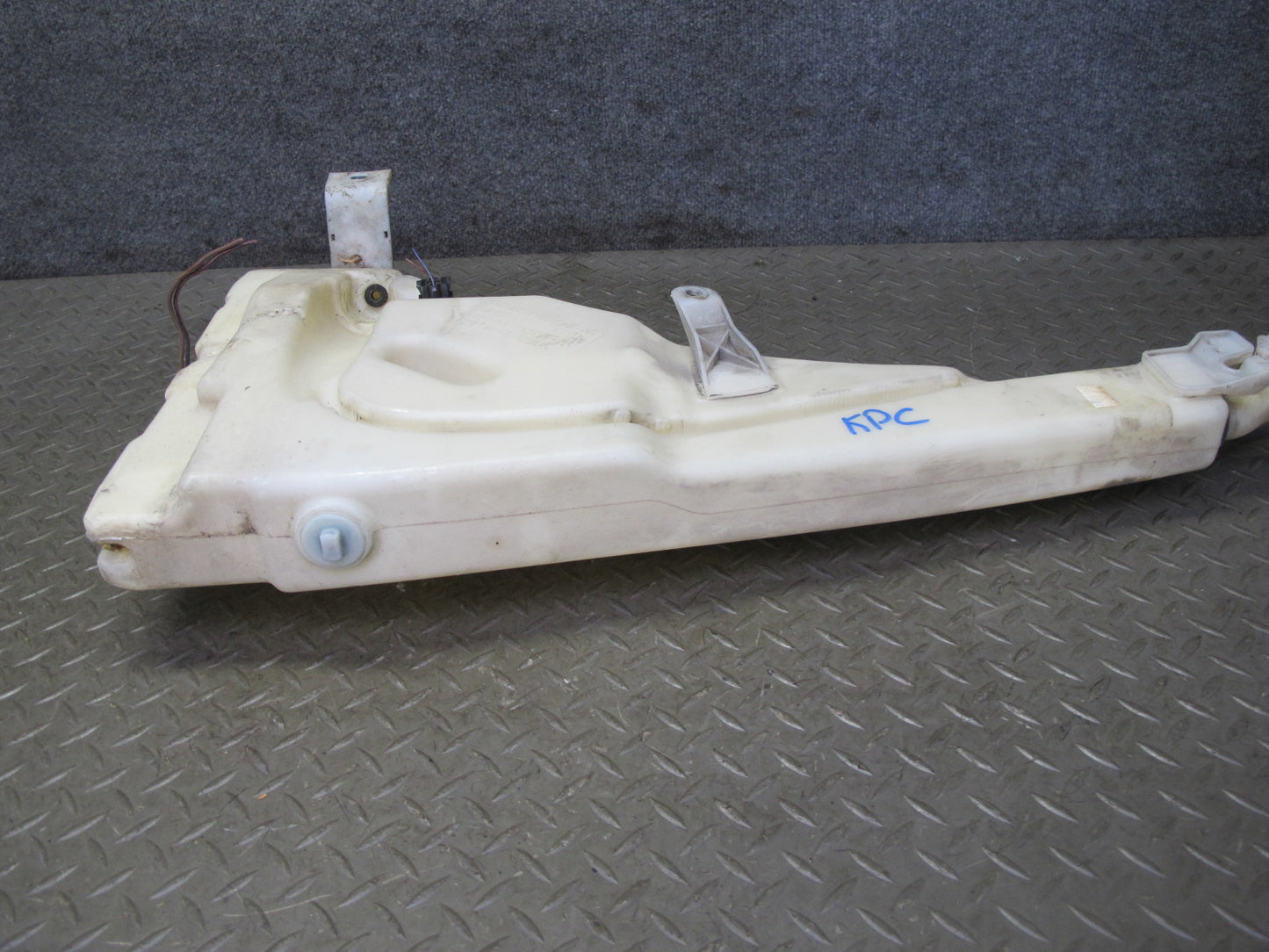 2003-2010 Porsche Cayenne 955 Windshield Washer Fluid Reservoir Tank w Pump