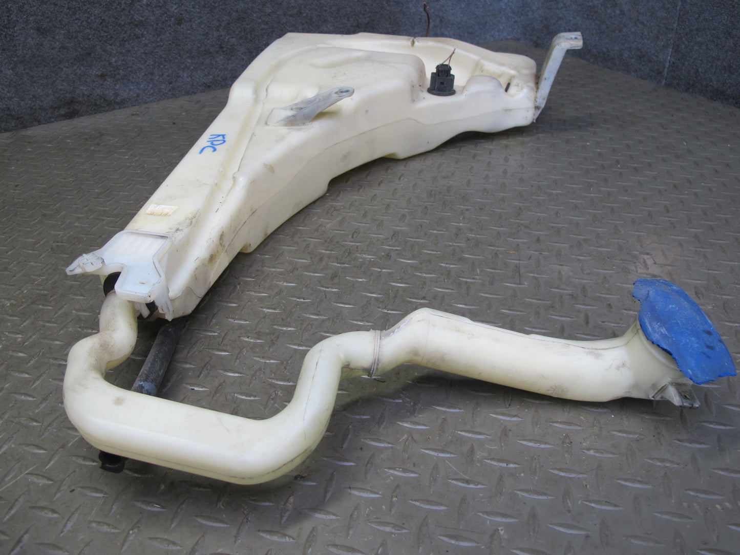 2003-2010 Porsche Cayenne 955 Windshield Washer Fluid Reservoir Tank w Pump