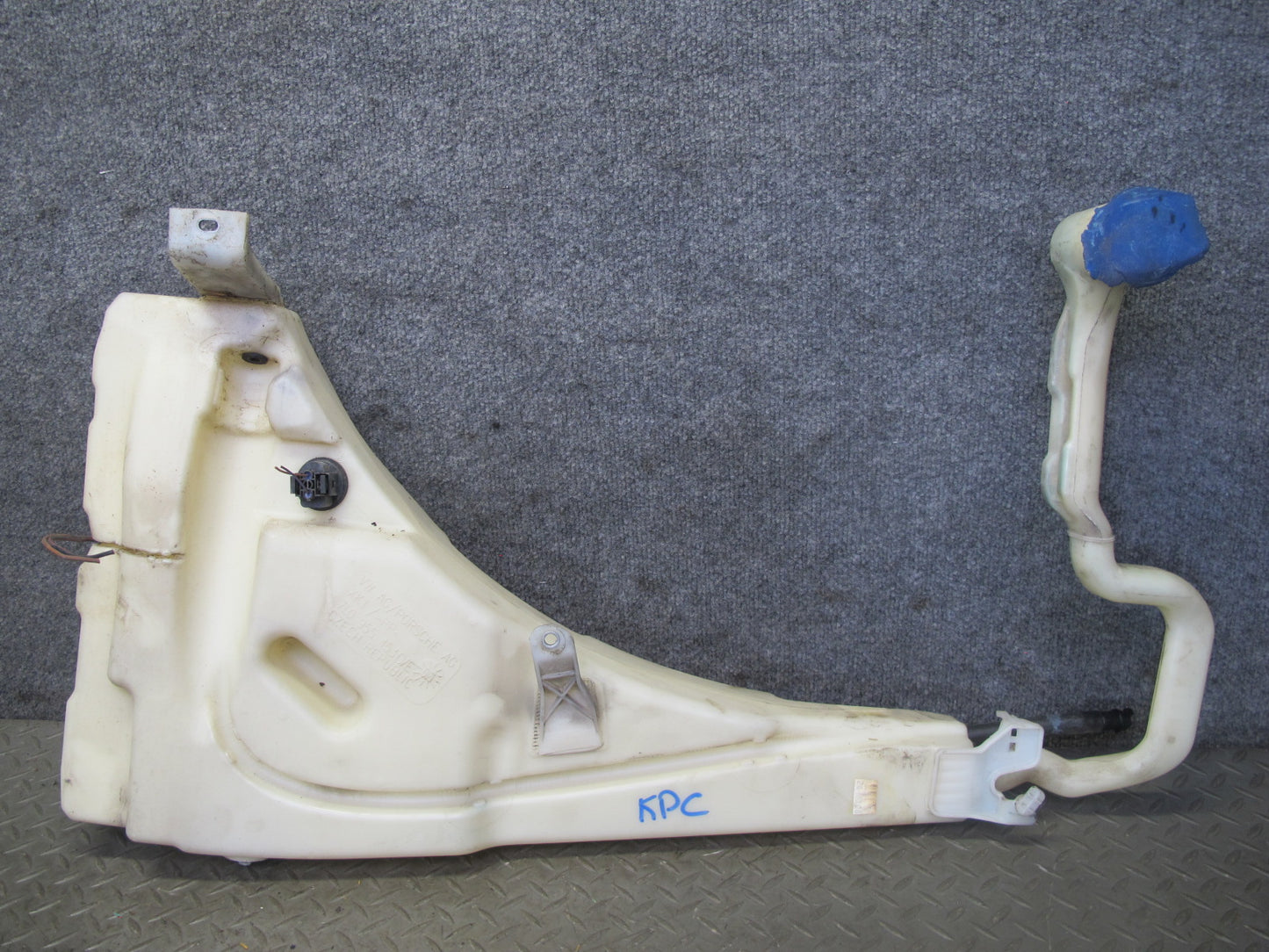 2003-2010 Porsche Cayenne 955 Windshield Washer Fluid Reservoir Tank w Pump