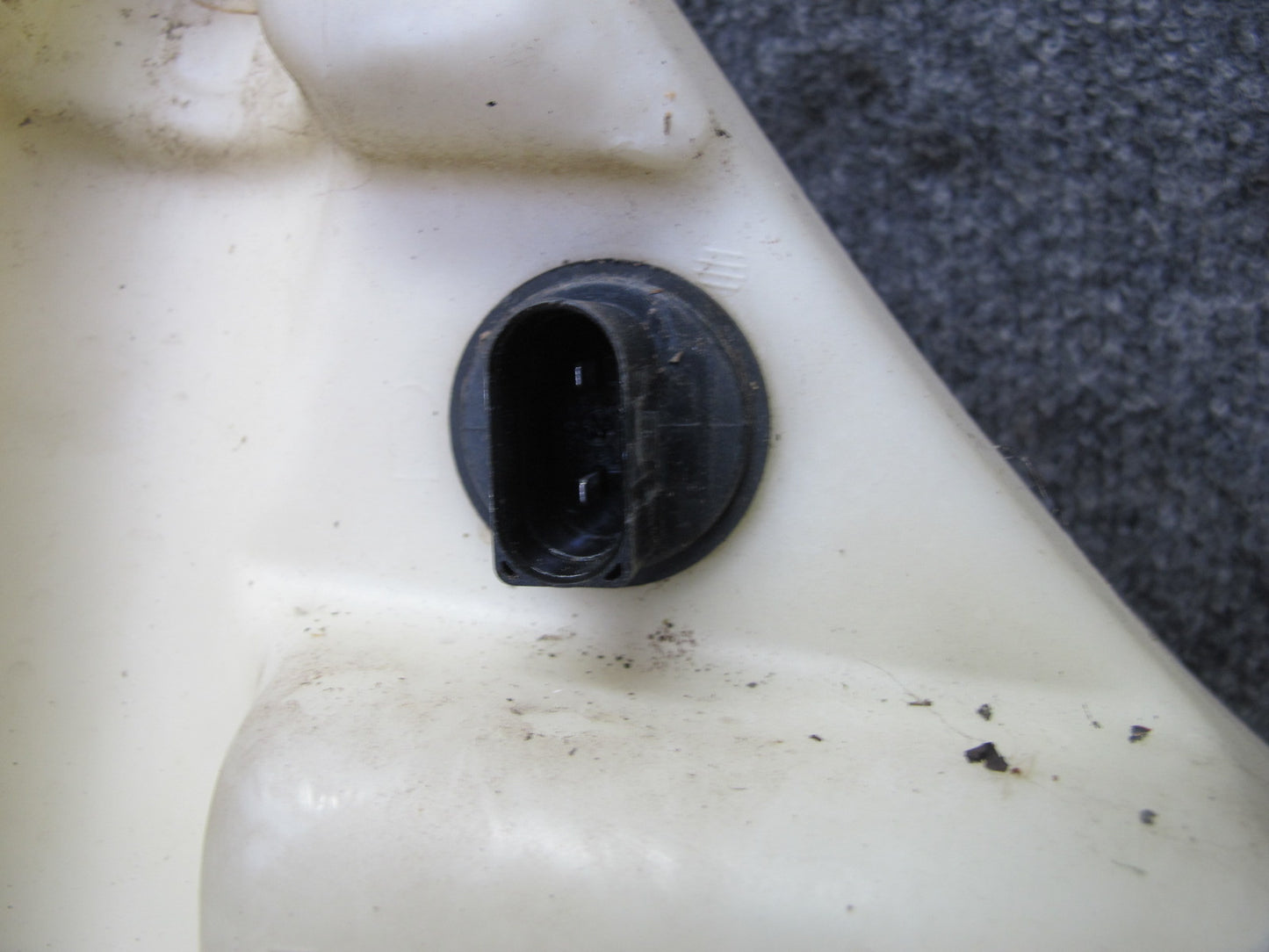 2003-2010 Porsche Cayenne 955 Windshield Washer Fluid Reservoir Tank w Pump