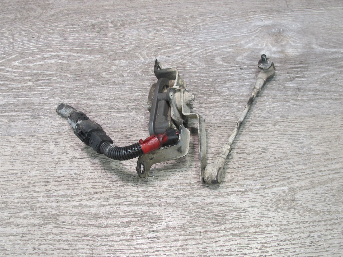 01-06 Lexus UCF30L LS430 Front Left Driver Suspension Height Level Sensor OEM