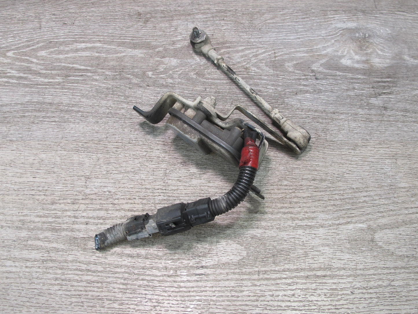 01-06 Lexus UCF30L LS430 Front Left Driver Suspension Height Level Sensor OEM