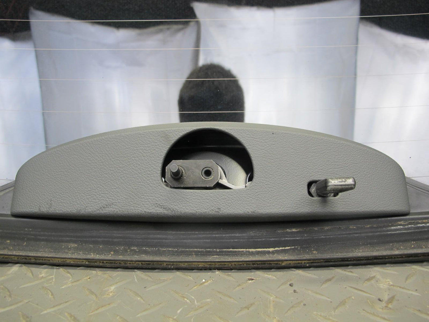 2003-2010 Porsche Cayenne 955 Rear Trunk Lid Liftgate Tailgate Glass Window