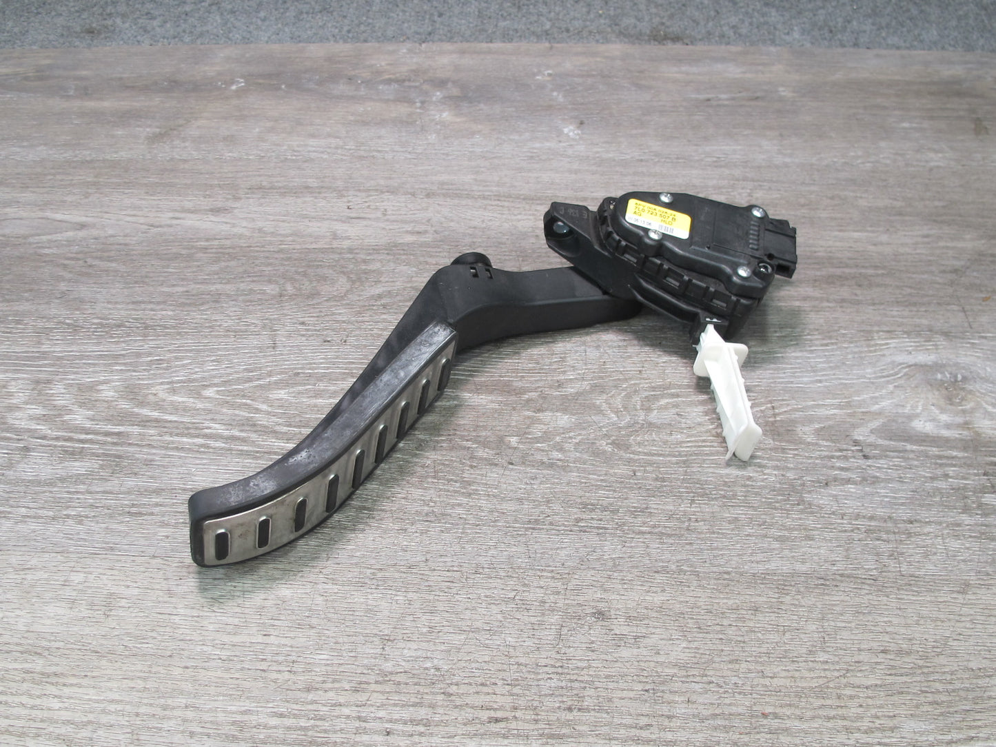 2003-2006 Porsche Cayenne 955 Gas Acceleration Pedal 7L0723507B