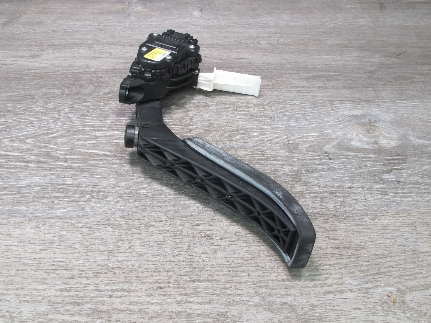 2003-2006 Porsche Cayenne 955 Gas Acceleration Pedal 7L0723507B