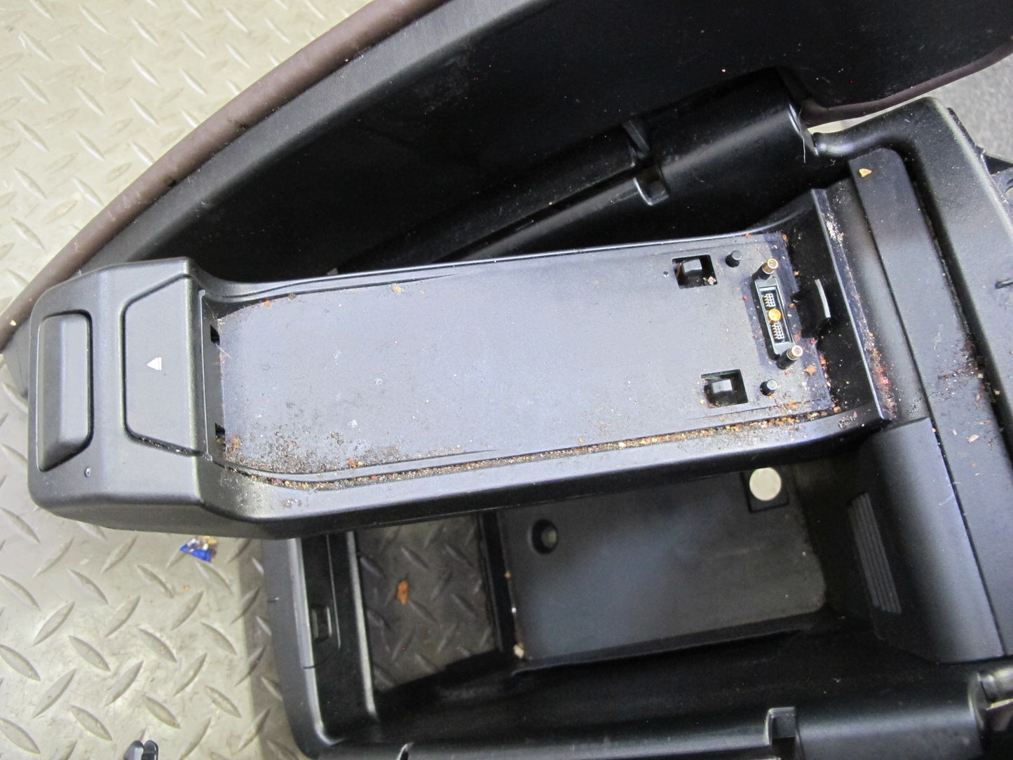 2014-2018 BMW F15 X5 Front Center Console Leather Armrest Compartment Storage