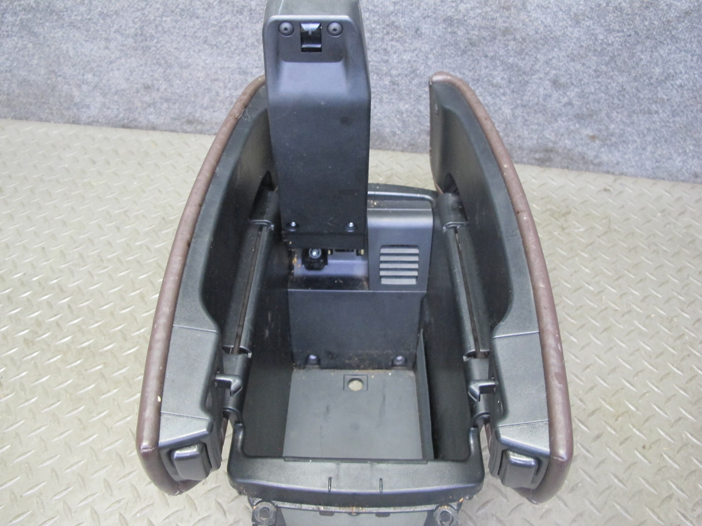 2014-2018 BMW F15 X5 Front Center Console Leather Armrest Compartment Storage