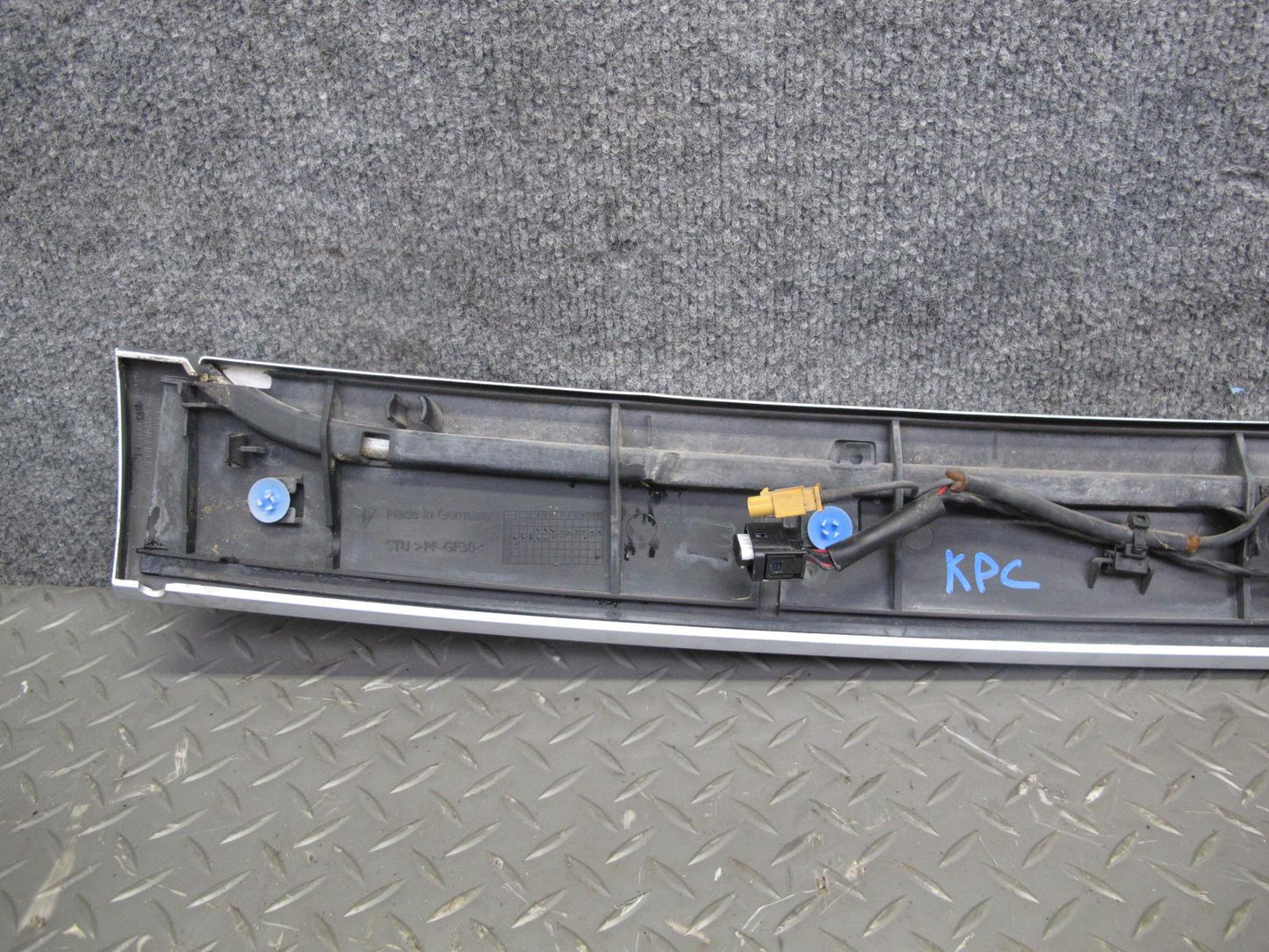2003-2010 Porsche Cayenne 955 Rear Trunk Lid Hatch Tailgate Trim Molding Panel