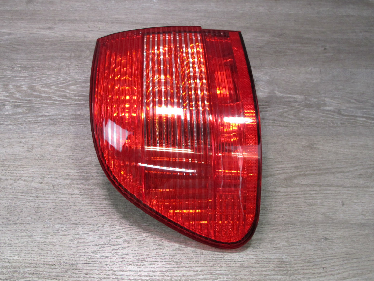 2003-2006 Porsche Cayenne 955 Rear Left Tail Light Lamp