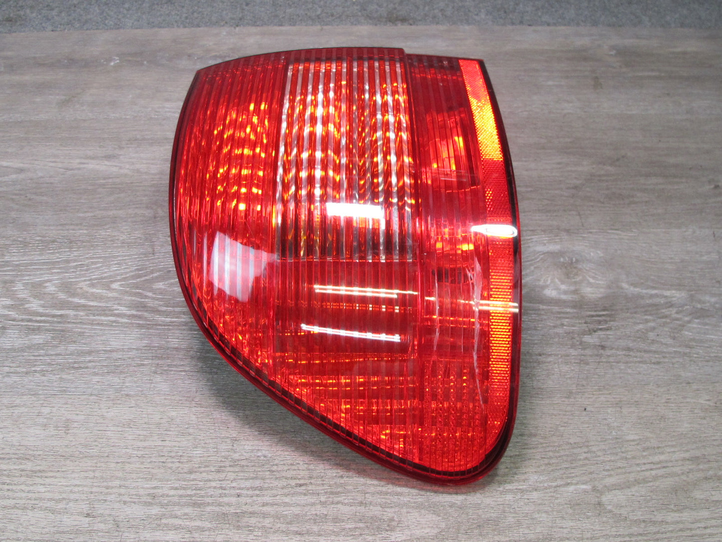 2003-2006 Porsche Cayenne 955 Rear Left Tail Light Lamp