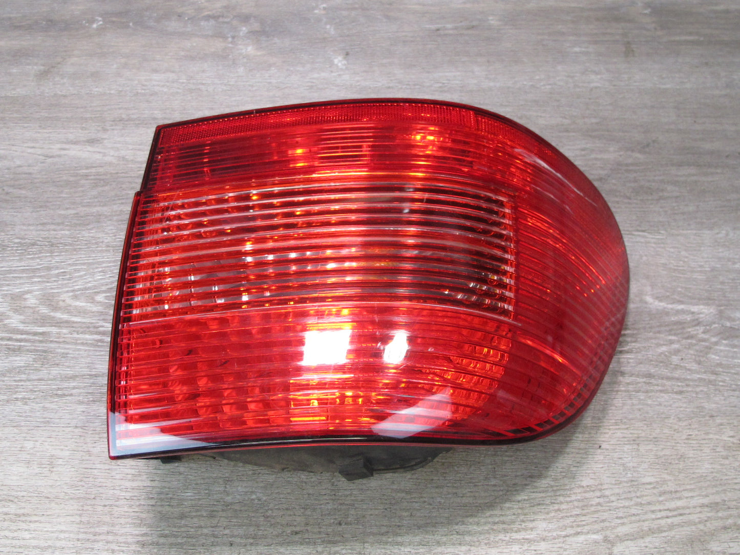 2003-2006 Porsche Cayenne 955 Rear Left Tail Light Lamp