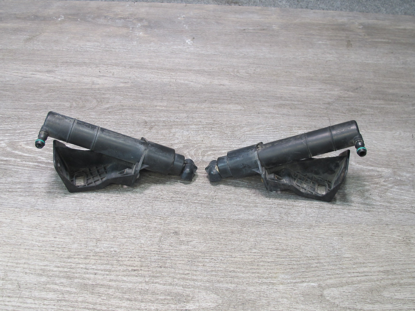 06-11 Mercedes W164 Ml-class Front Left & Right Headlight Washer Nozzle OEM