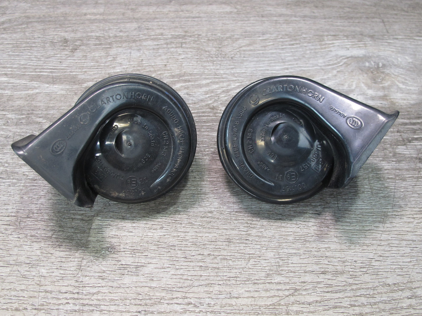 2003-2010 Porsche Cayenne 955 High & Low Tone Note Pitch Horn Signal Set of 2