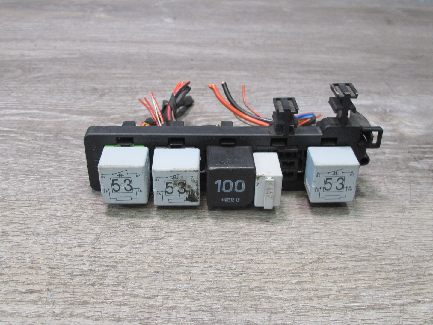2008 VW Golf R32 MK5 R GTI Rabbit EOS Interior Fuse Relay w Holder OEM