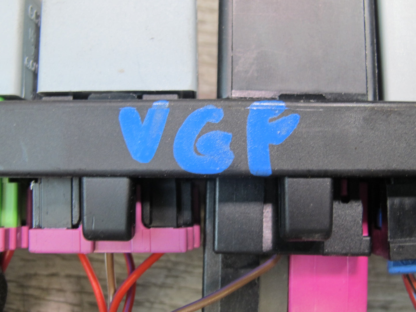 2008 VW Golf R32 MK5 R GTI Rabbit EOS Interior Fuse Relay w Holder OEM