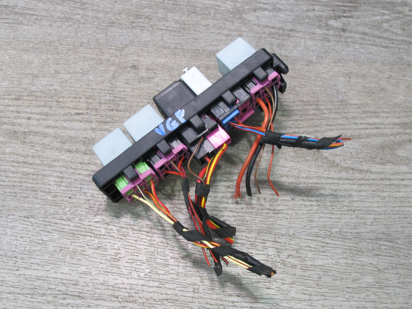 2008 VW Golf R32 MK5 R GTI Rabbit EOS Interior Fuse Relay w Holder OEM