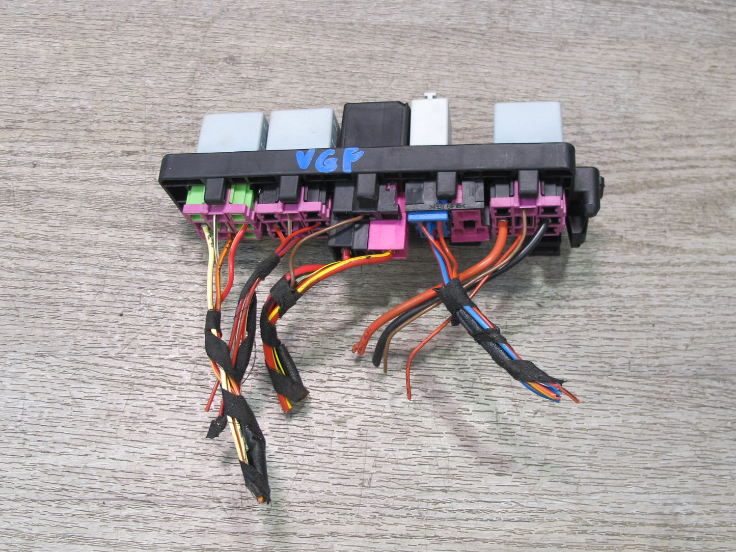 2008 VW Golf R32 MK5 R GTI Rabbit EOS Interior Fuse Relay w Holder OEM