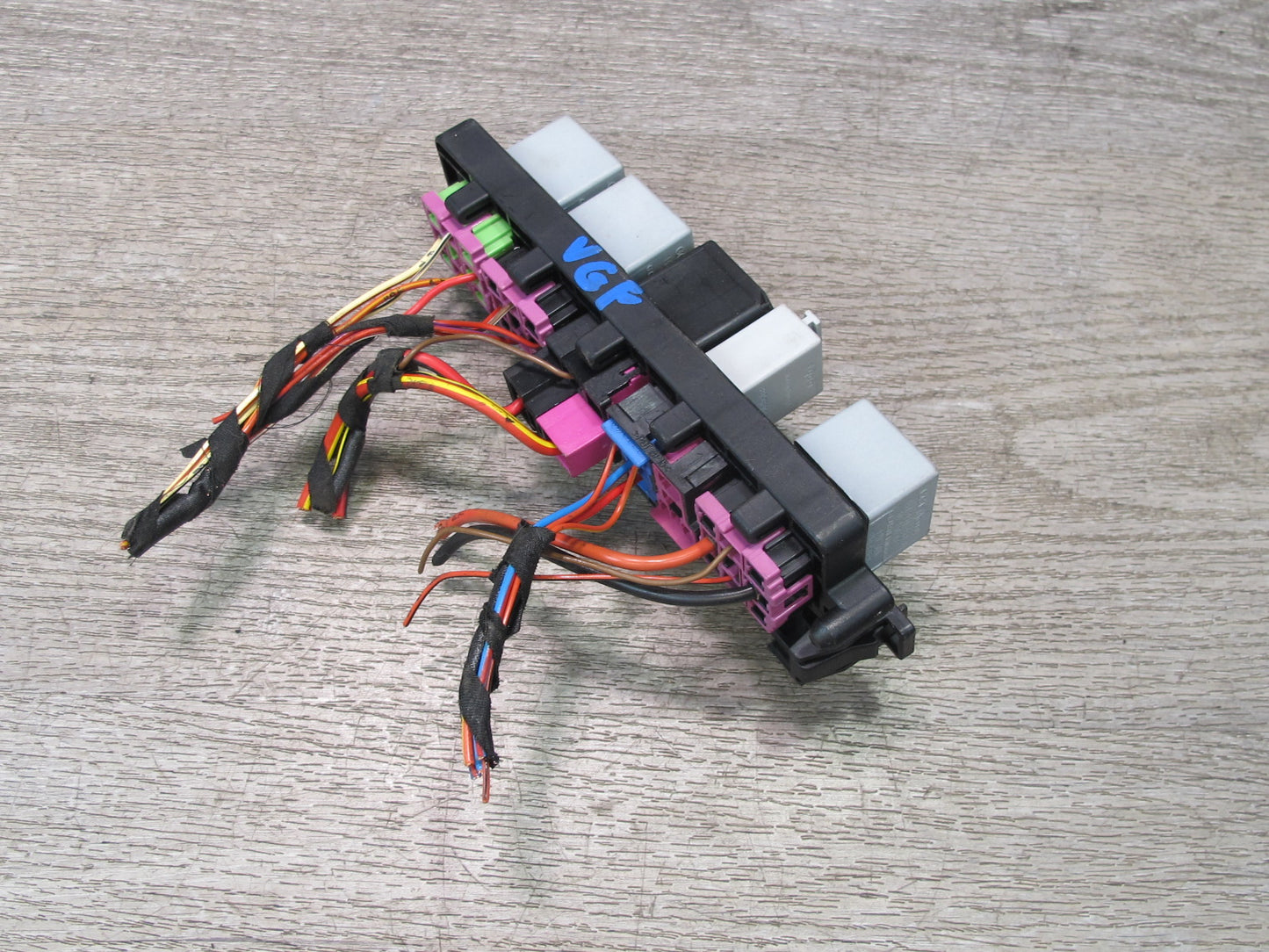 2008 VW Golf R32 MK5 R GTI Rabbit EOS Interior Fuse Relay w Holder OEM