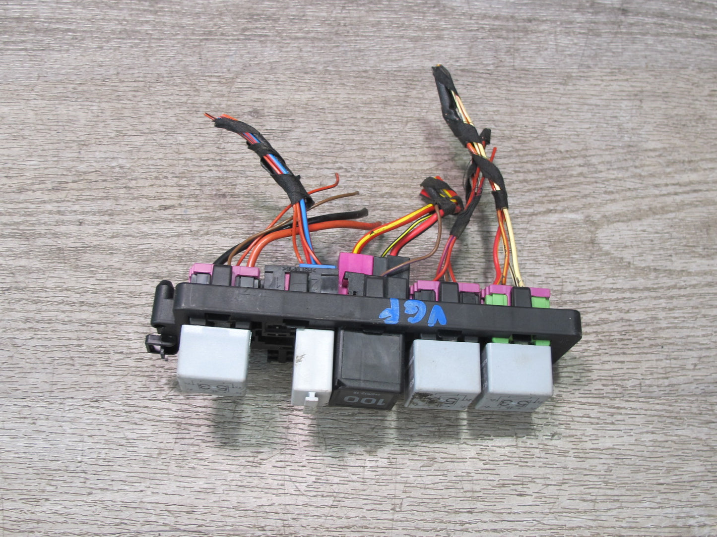 2008 VW Golf R32 MK5 R GTI Rabbit EOS Interior Fuse Relay w Holder OEM