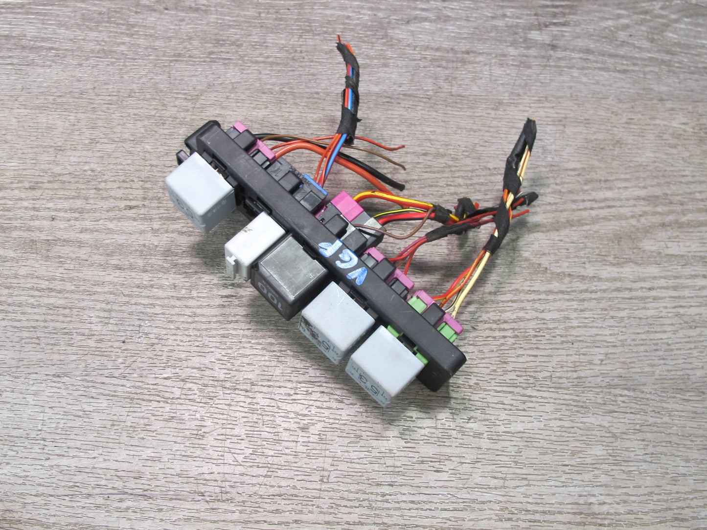 2008 VW Golf R32 MK5 R GTI Rabbit EOS Interior Fuse Relay w Holder OEM