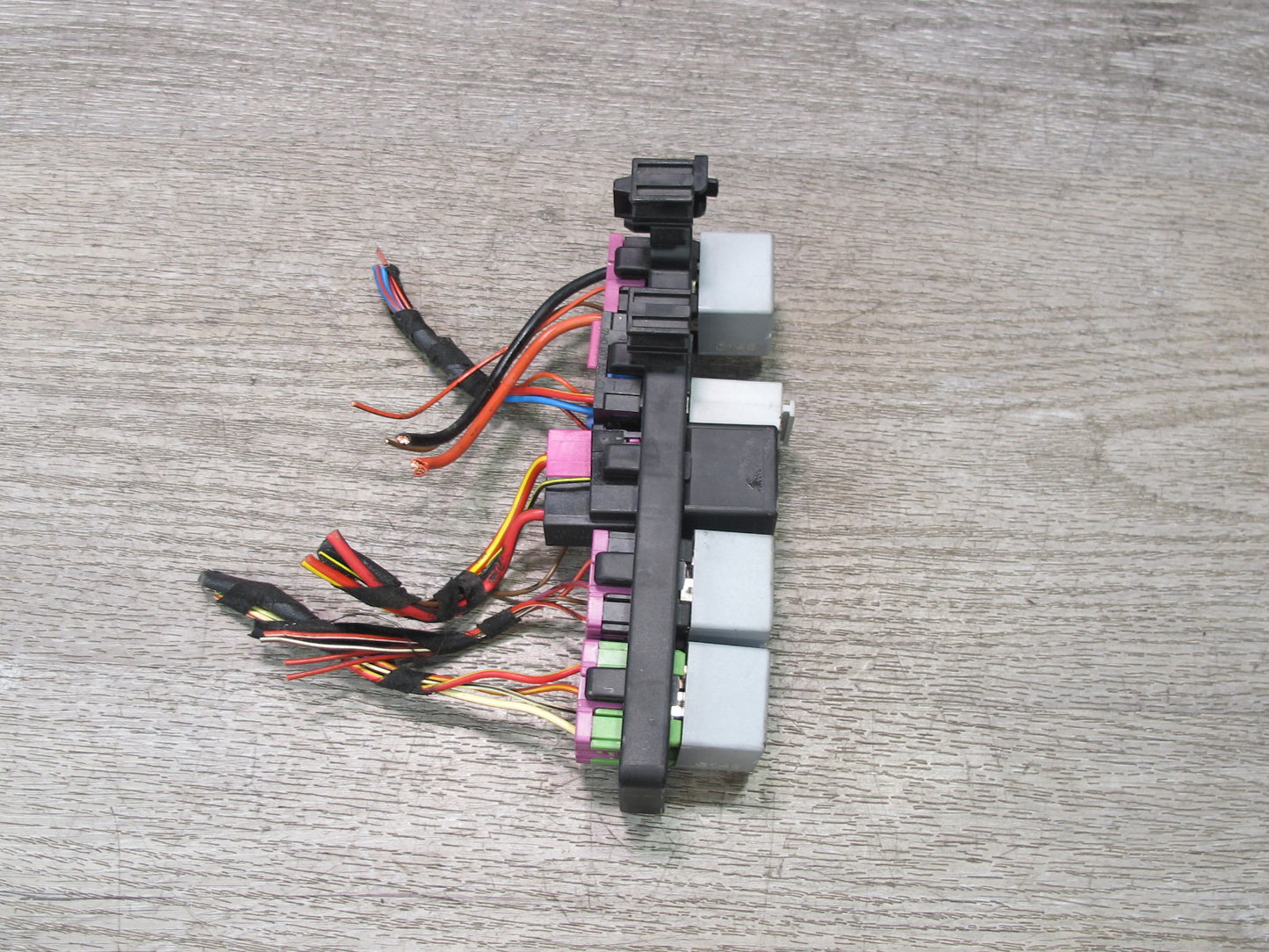 2008 VW Golf R32 MK5 R GTI Rabbit EOS Interior Fuse Relay w Holder OEM