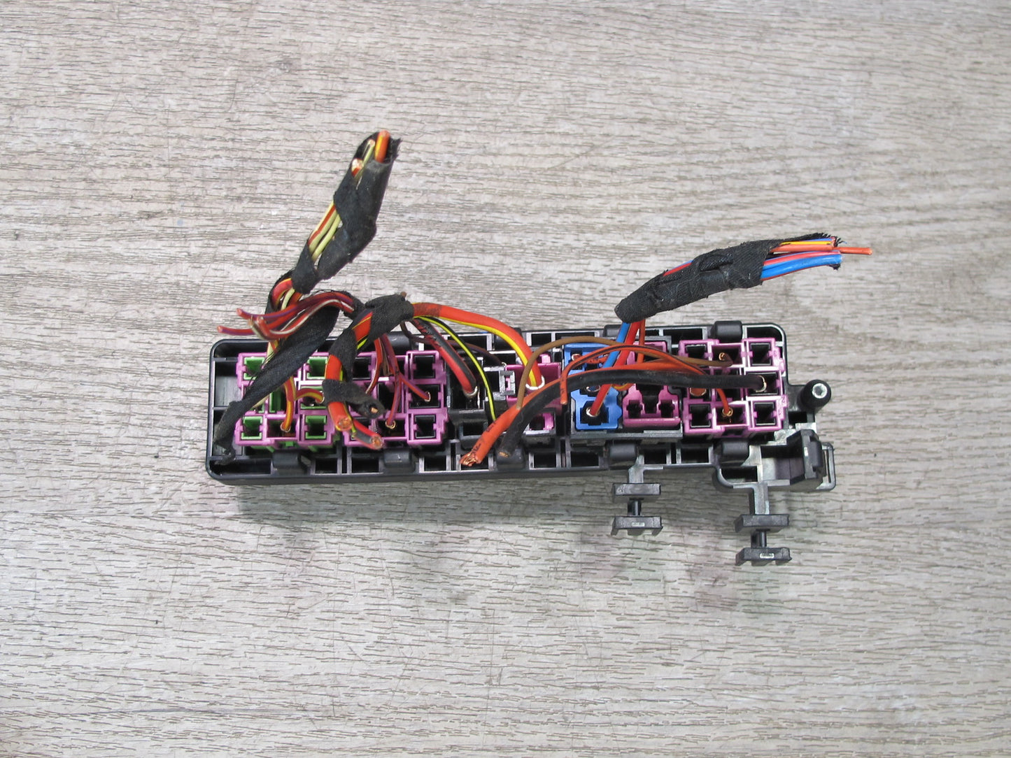 2008 VW Golf R32 MK5 R GTI Rabbit EOS Interior Fuse Relay w Holder OEM