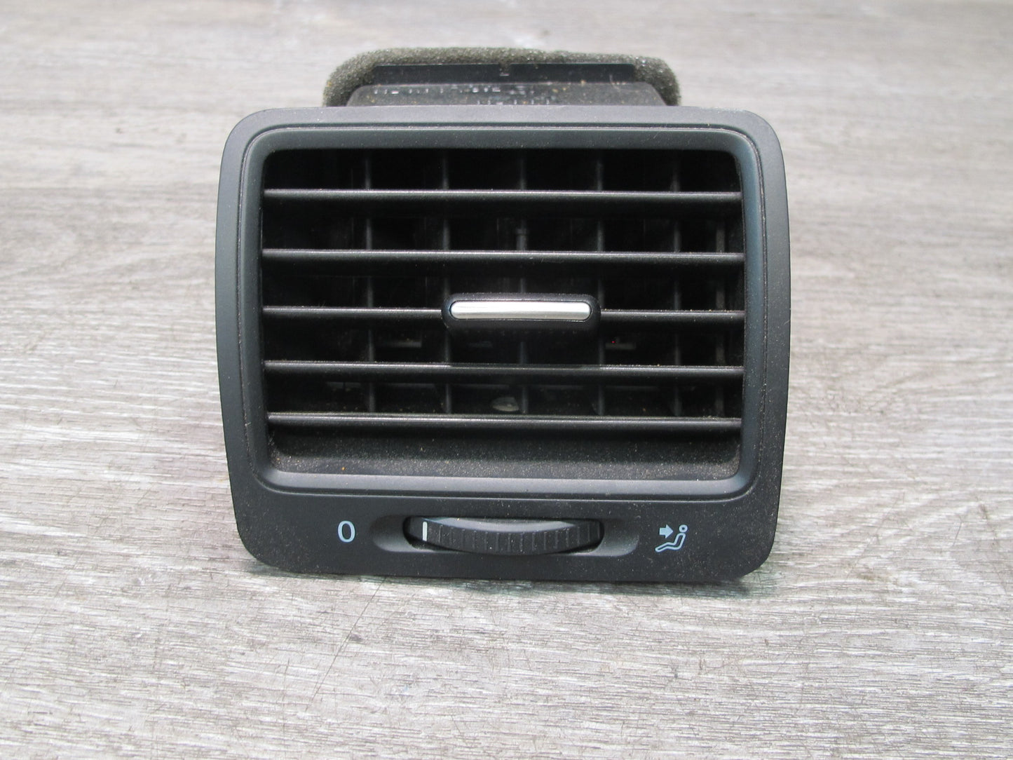 06-09 VW Rabbit GTI R32 Set of 2 Front Dash Left & Right A/C Air Vent Grille OEM