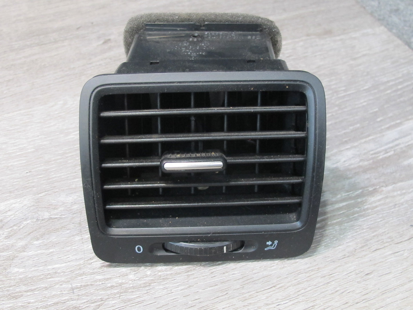 06-09 VW Rabbit GTI R32 Set of 2 Front Dash Left & Right A/C Air Vent Grille OEM
