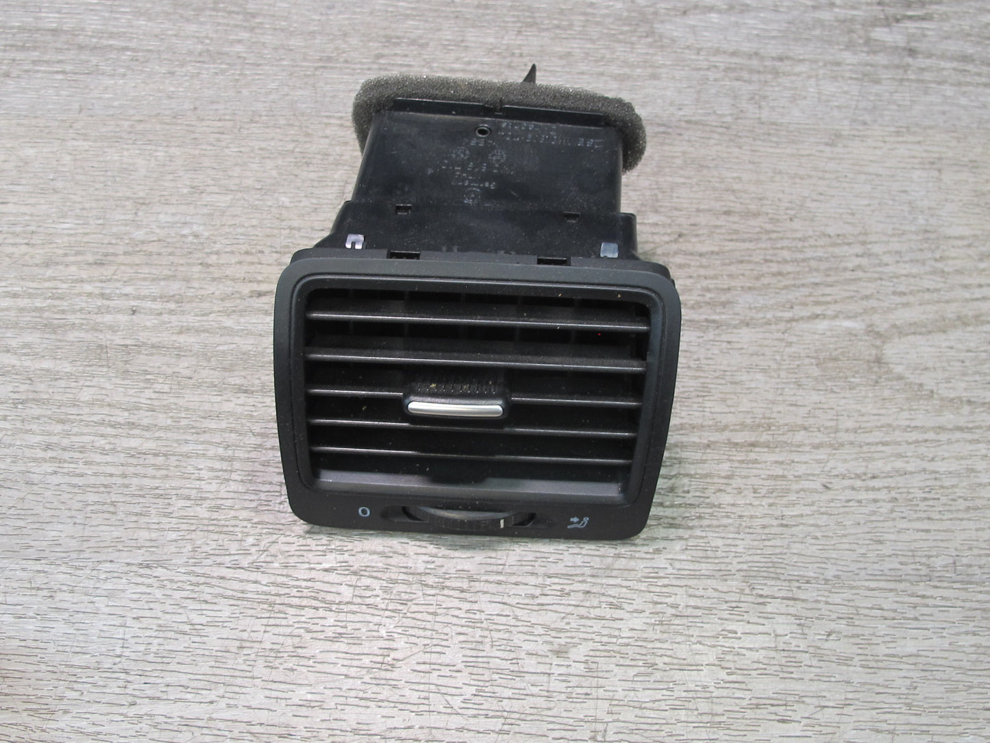 06-09 VW Rabbit GTI R32 Set of 2 Front Dash Left & Right A/C Air Vent Grille OEM