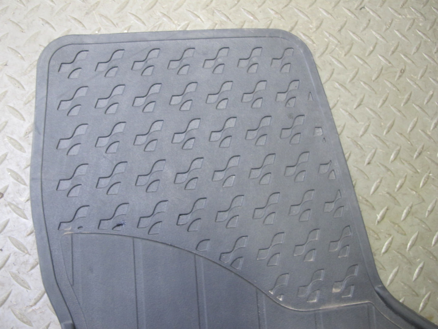2008 Volkswagen VW Golf R32 MK5 VR6 Set of 4 Rubber Floor MAT 1K1061554 OEM