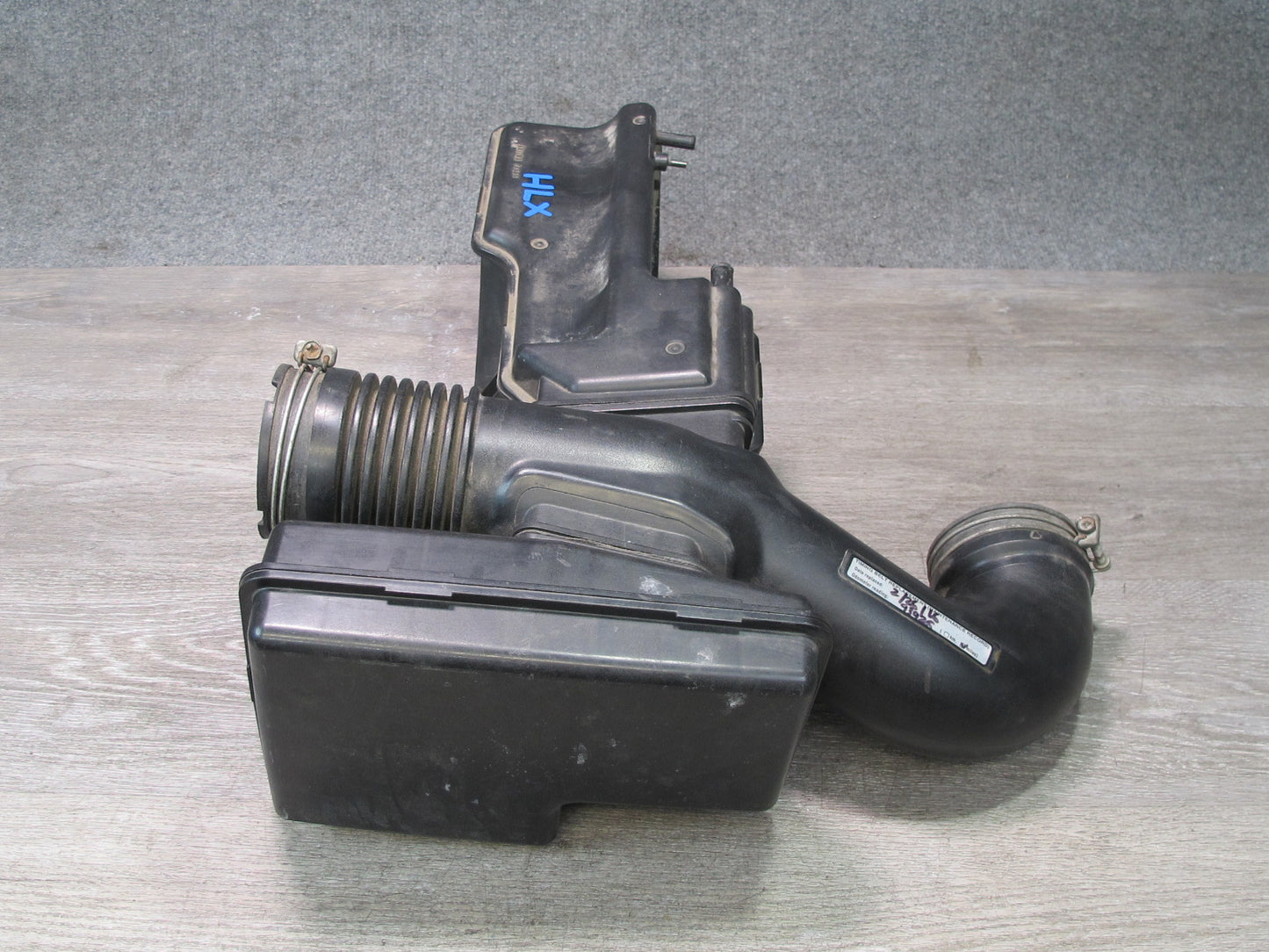 03-07 Lexus UZJ100L LX470 Engine Air Intake Cleaner Filter Box Housing Resonator