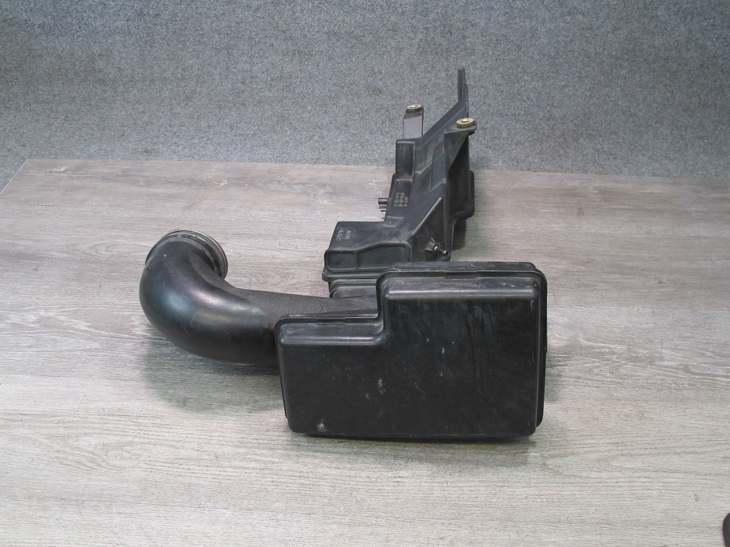 03-07 Lexus UZJ100L LX470 Engine Air Intake Cleaner Filter Box Housing Resonator