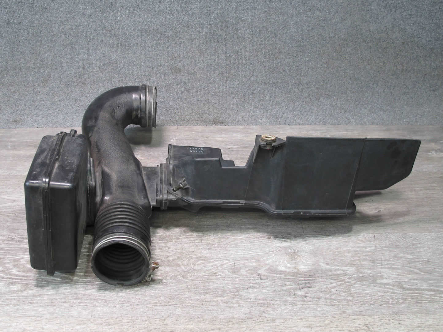 03-07 Lexus UZJ100L LX470 Engine Air Intake Cleaner Filter Box Housing Resonator