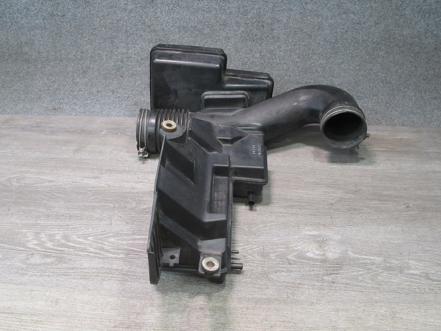 03-07 Lexus UZJ100L LX470 Engine Air Intake Cleaner Filter Box Housing Resonator