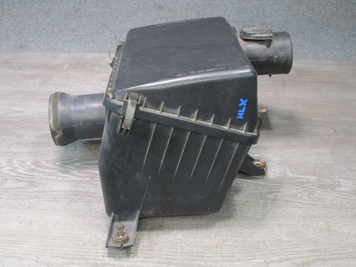 2003-2007 Lexus UZJ100L LX470 Engine Air Intake Cleaner Filter Box Housing